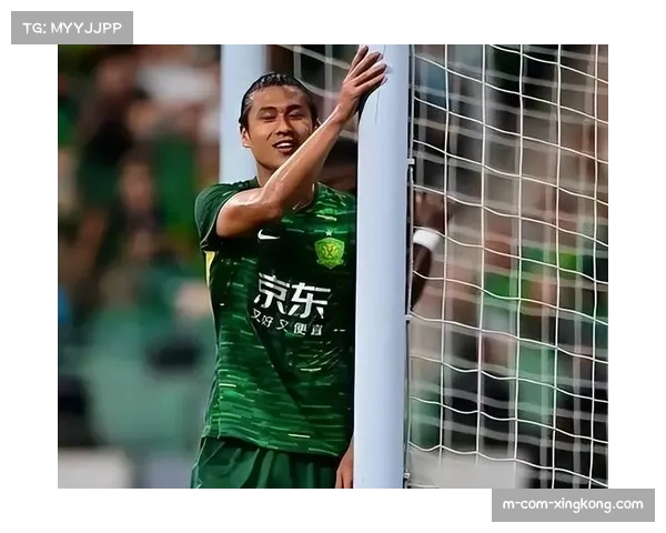 国安左路传中配合张玉宁头球破门 申花防线盯人失误暴露空当